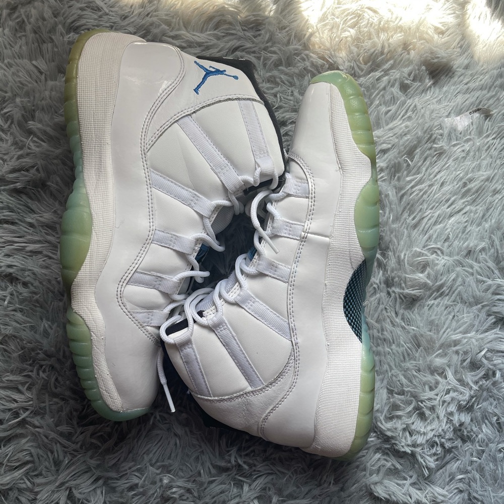 Jordan 11 Legend blue